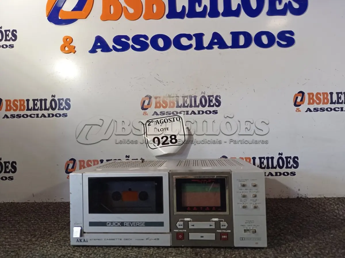 LOTE 028 - 01 TOCA FITAS AKAI MODELO PJ-43. (NO ESTADO) ATENÇÃO! FAZER A VISITAÇÃO ANTES DE ARREMATAR, NÃO SABEMOS SE FUNCIONA. LEILÃO NÃO TEM GARANTIA E NEM DEVOLUÇÃO, SUJEITO A POSSÍVEIS AVARIAS VISÍVEIS/OCULTAS E/OU AUSÊNCIA DE COMPONENTES.