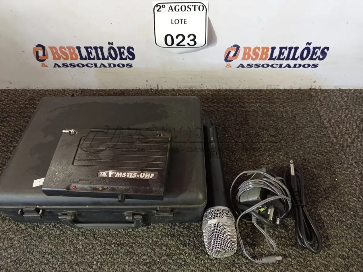 LOTE 023 - 01 SISTEMA DE MICROFONE SEM FIO COM 01 MICROFONE MS115-UHF (NO ESTADO) ATENÇÃO! FAZER A VISITAÇÃO ANTES DE ARREMATAR, NÃO SABEMOS SE FUNCIONA. LEILÃO NÃO TEM GARANTIA E NEM DEVOLUÇÃO, SUJEITO A POSSÍVEIS AVARIAS VISÍVEIS/OCULTAS E/OU AUSÊNCIA DE COMPONENTES.