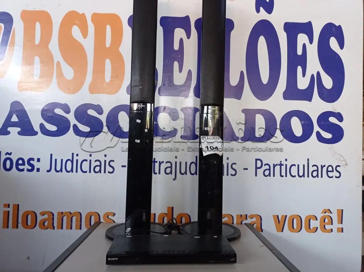 LOTE 104 - 02 CAIXAS DE SOM MARCA SONY TIPO TORRE E 01 APARELHO DVD. (NO ESTADO) ATENÇÃO! FAZER A VISITAÇÃO ANTES DE ARREMATAR, NÃO SABEMOS SE FUNCIONA. LEILÃO NÃO TEM GARANTIA E NEM DEVOLUÇÃO, SUJEITO A POSSÍVEIS AVARIAS VISÍVEIS/OCULTAS E/OU AUSÊNCIA DE COMPONENTES.