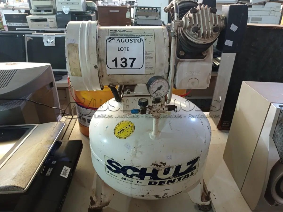 LOTE 137 - 01 COMPRESSOR ODONTOLÓGICO MARCA SCHULZ MODELO MSV-6 DE 220V. (NO ESTADO) ATENÇÃO! FAZER A VISITAÇÃO ANTES DE ARREMATAR, NÃO SABEMOS SE FUNCIONA. LEILÃO NÃO TEM GARANTIA E NEM DEVOLUÇÃO, SUJEITO A POSSÍVEIS AVARIAS VISÍVEIS/OCULTAS E/OU AUSÊNCIA DE COMPONENTES.