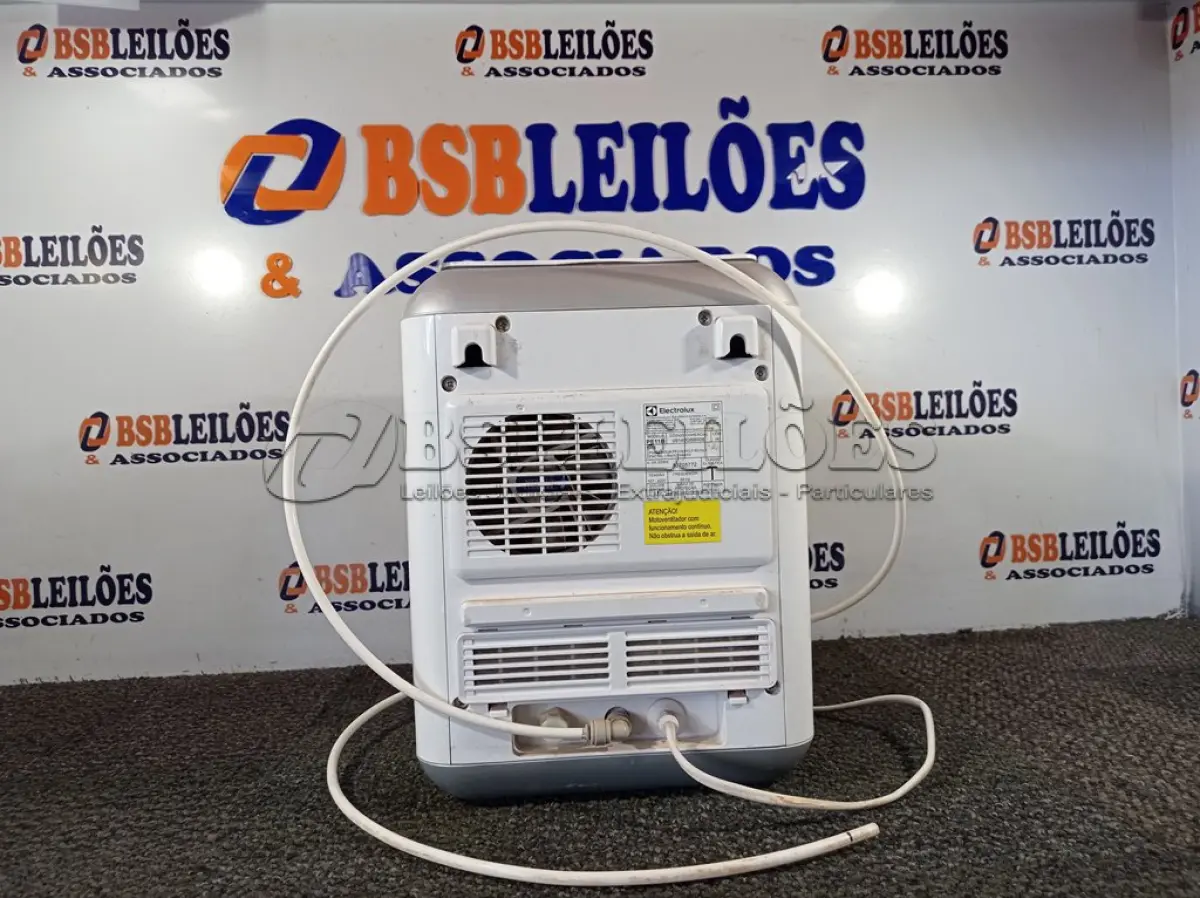 LOTE 089 - 01 PURIFICADOR DE ÁGUA MARCA ELECTROLUX.  (NO ESTADO) ATENÇÃO! FAZER A VISITAÇÃO ANTES DE ARREMATAR, NÃO SABEMOS SE FUNCIONA. LEILÃO NÃO TEM GARANTIA E NEM DEVOLUÇÃO, SUJEITO A POSSÍVEIS AVARIAS VISÍVEIS/OCULTAS E/OU AUSÊNCIA DE COMPONENTES.