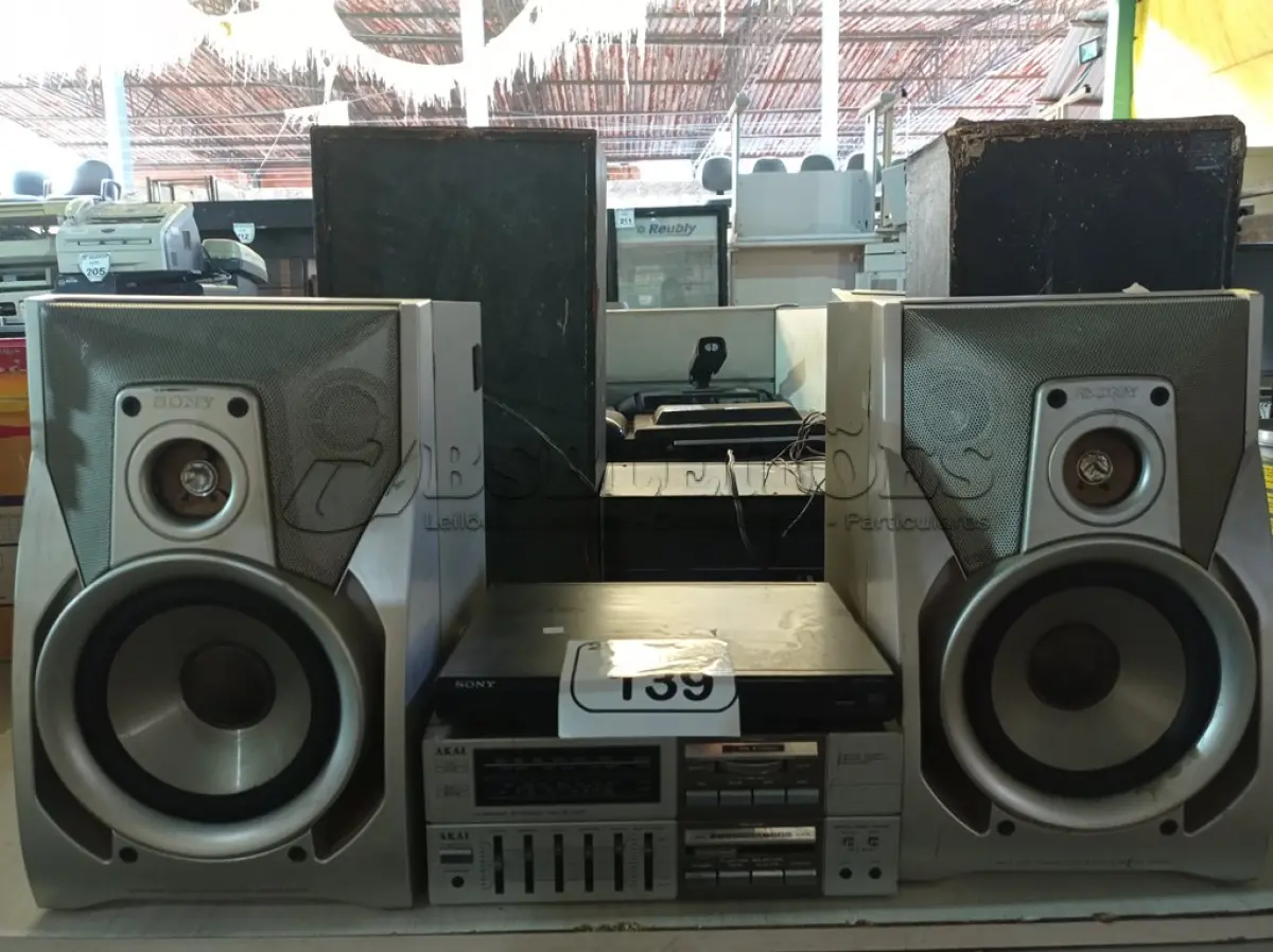 LOTE 139 - 01 RECEIVER MARCA AKAI, 02 CAIXAS SOM E 01 APARELHO DE DVD MARCA SONY. (NO ESTADO) ATENÇÃO! FAZER A VISITAÇÃO ANTES DE ARREMATAR, NÃO SABEMOS SE FUNCIONA. LEILÃO NÃO TEM GARANTIA E NEM DEVOLUÇÃO, SUJEITO A POSSÍVEIS AVARIAS VISÍVEIS/OCULTAS E/OU AUSÊNCIA DE COMPONENTES.