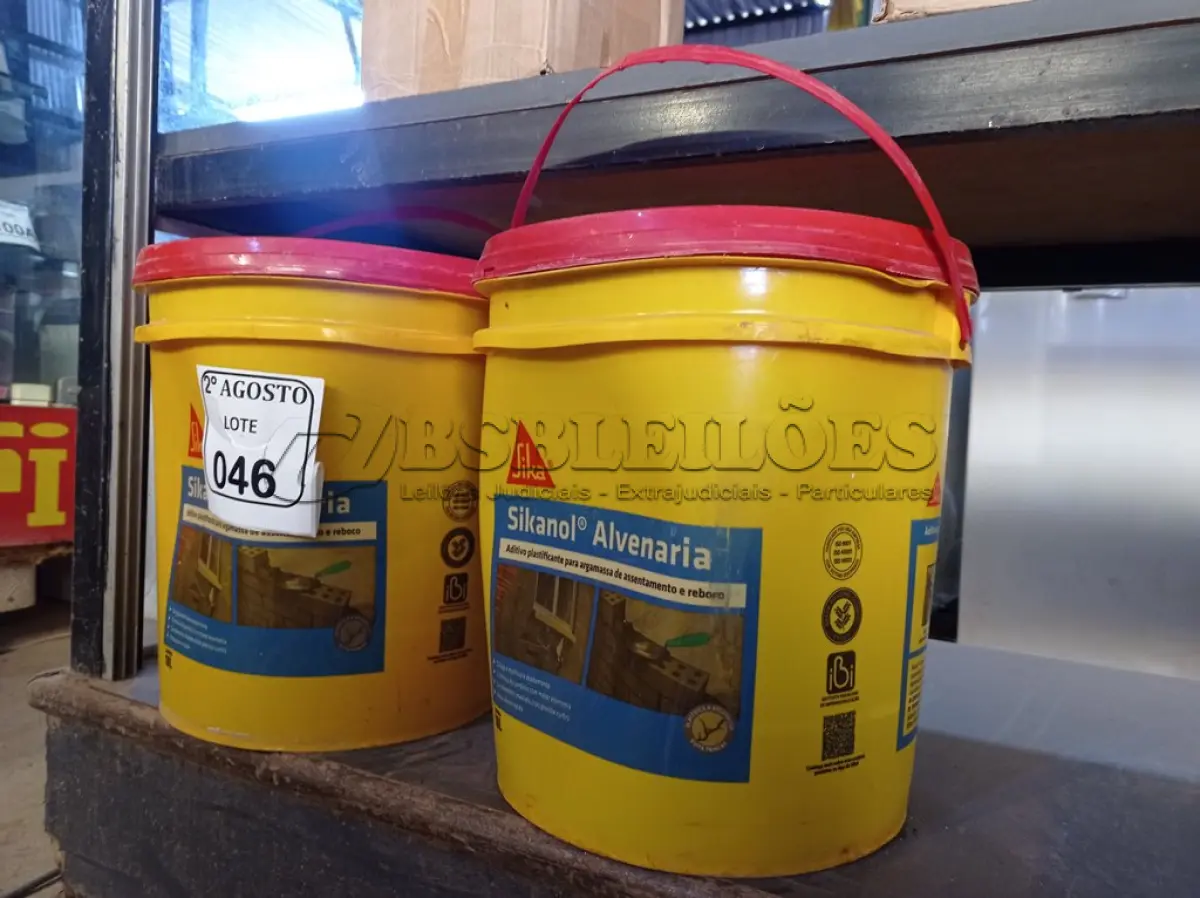 LOTE 046 - 02 BALDES DE SIKANOL ALVENARIA ADITIVO PLASTIFICANTE PARA ARGAMASSA DE ASSENTAMENTO E REBOCO, 18 LITROS CADA. (NO ESTADO) ATENÇÃO! FAZER A VISITAÇÃO ANTES DE ARREMATAR, NÃO SABEMOS SE FUNCIONA. LEILÃO NÃO TEM GARANTIA E NEM DEVOLUÇÃO, SUJEITO A POSSÍVEIS AVARIAS VISÍVEIS/OCULTAS E/OU AUSÊNCIA DE COMPONENTES.