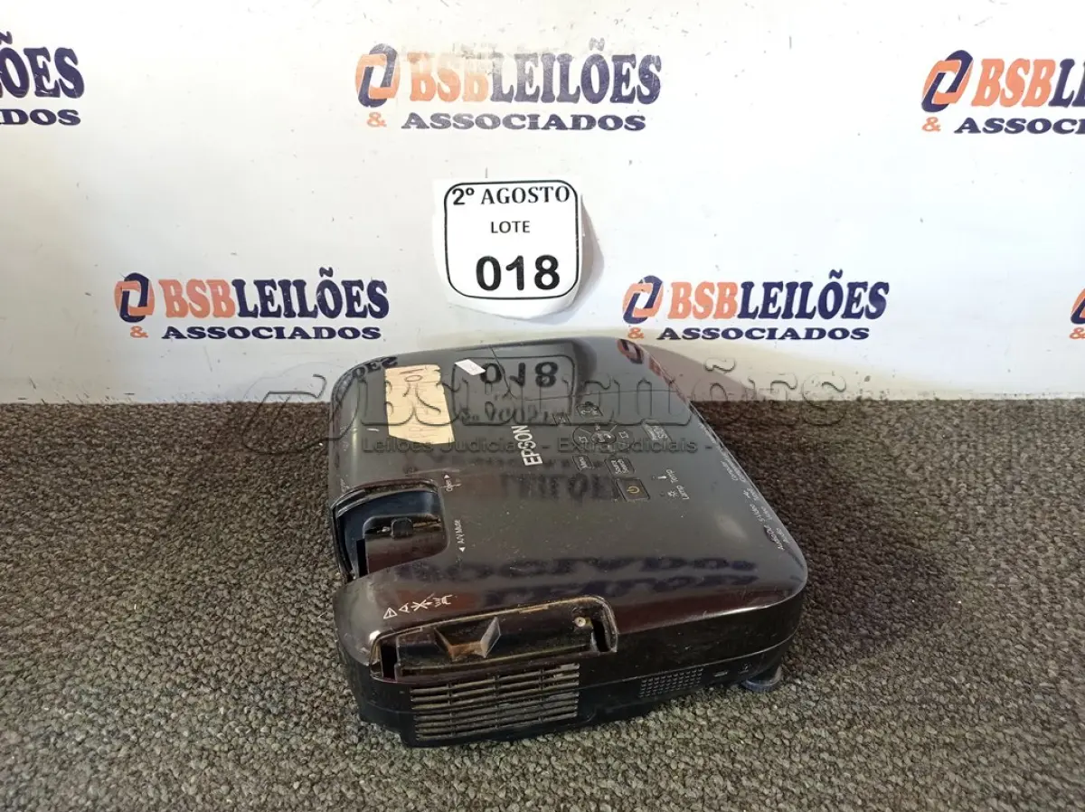 LOTE 018 - 01 PROJETOR MARCA EPSON DE 220W. (NO ESTADO) ATENÇÃO! FAZER A VISITAÇÃO ANTES DE ARREMATAR, NÃO SABEMOS SE FUNCIONA. LEILÃO NÃO TEM GARANTIA E NEM DEVOLUÇÃO, SUJEITO A POSSÍVEIS AVARIAS VISÍVEIS/OCULTAS E/OU AUSÊNCIA DE COMPONENTES.