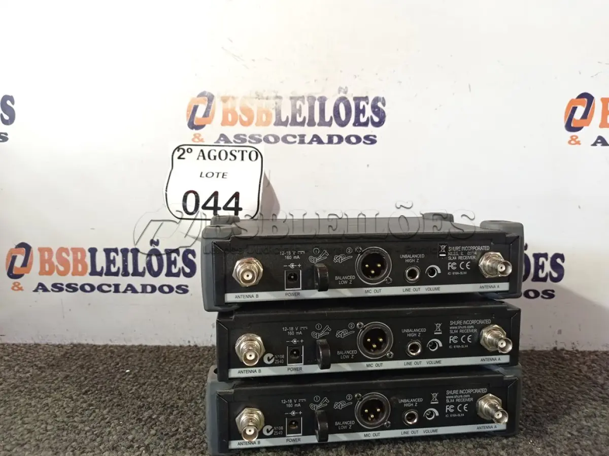 LOTE 044 - 03 RECEPTORES DE MICROFONE MARCA SHURE MODELO SLX4. (NO ESTADO) ATENÇÃO! FAZER A VISITAÇÃO ANTES DE ARREMATAR, NÃO SABEMOS SE FUNCIONA. LEILÃO NÃO TEM GARANTIA E NEM DEVOLUÇÃO, SUJEITO A POSSÍVEIS AVARIAS VISÍVEIS/OCULTAS E/OU AUSÊNCIA DE COMPONENTES.
