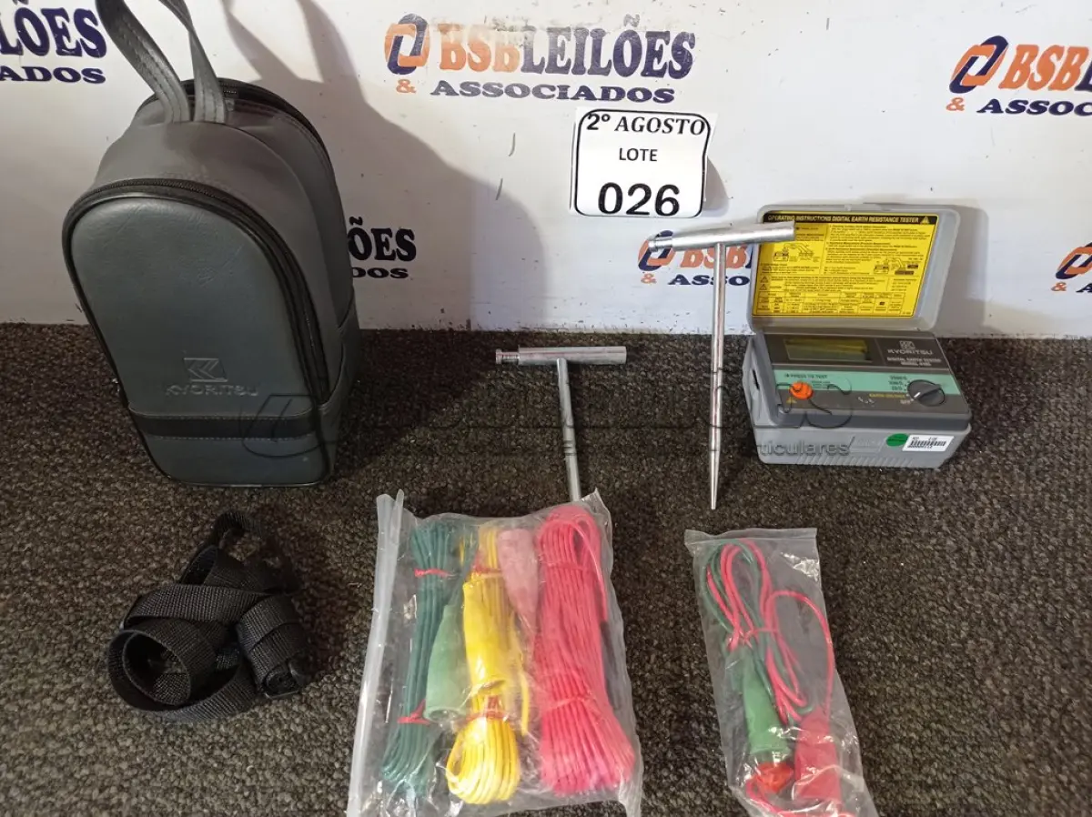 LOTE 026 - 01 MEDIDOR DE TERRA DIGITAL KYORITSU MODELO 4105. (NO ESTADO) ATENÇÃO! FAZER A VISITAÇÃO ANTES DE ARREMATAR, NÃO SABEMOS SE FUNCIONA. LEILÃO NÃO TEM GARANTIA E NEM DEVOLUÇÃO, SUJEITO A POSSÍVEIS AVARIAS VISÍVEIS/OCULTAS E/OU AUSÊNCIA DE COMPONENTES.