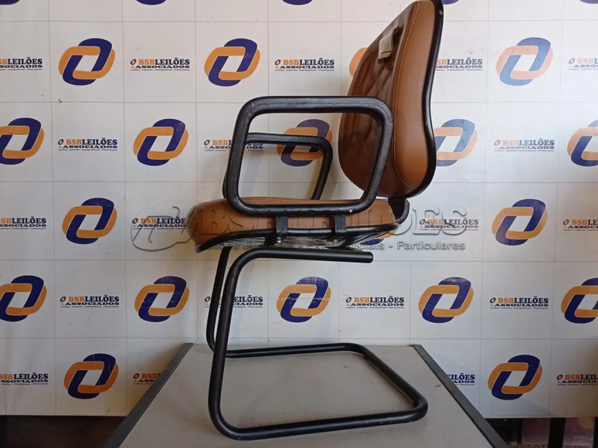 LOTE 232 - 01 CADEIRA PARA ESCRITÓRIO BASE FIXA (CHAIR). (NO ESTADO EM QUE SE ENCONTRA. SUJEITO A AVARIAS OCULTAS/VISÍVEIS.) AV9959X