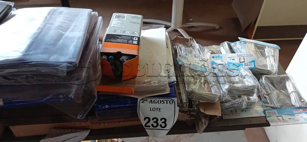 LOTE 233 - 01 LOTE COM MATERIAIS DIVERSOS PARA ESCRITÓRIO. (NO ESTADO) ATENÇÃO! FAZER A VISITAÇÃO ANTES DE ARREMATAR, NÃO SABEMOS SE FUNCIONA. LEILÃO NÃO TEM GARANTIA E NEM DEVOLUÇÃO, SUJEITO A POSSÍVEIS AVARIAS VISÍVEIS/OCULTAS E/OU AUSÊNCIA DE COMPONENTES.