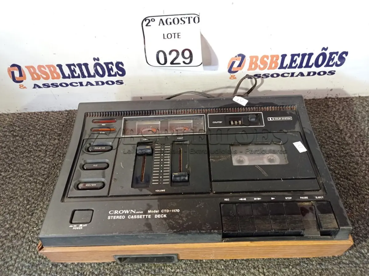LOTE 029 - 01 TOCA FITAS CROWN DE MODELO CTD-1170. (NO ESTADO) ATENÇÃO! FAZER A VISITAÇÃO ANTES DE ARREMATAR, NÃO SABEMOS SE FUNCIONA. LEILÃO NÃO TEM GARANTIA E NEM DEVOLUÇÃO, SUJEITO A POSSÍVEIS AVARIAS VISÍVEIS/OCULTAS E/OU AUSÊNCIA DE COMPONENTES.
