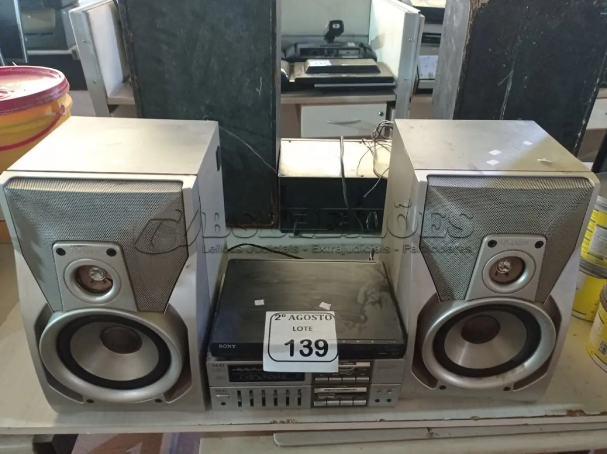LOTE 139 - 01 RECEIVER MARCA AKAI, 02 CAIXAS SOM E 01 APARELHO DE DVD MARCA SONY. (NO ESTADO) ATENÇÃO! FAZER A VISITAÇÃO ANTES DE ARREMATAR, NÃO SABEMOS SE FUNCIONA. LEILÃO NÃO TEM GARANTIA E NEM DEVOLUÇÃO, SUJEITO A POSSÍVEIS AVARIAS VISÍVEIS/OCULTAS E/OU AUSÊNCIA DE COMPONENTES.