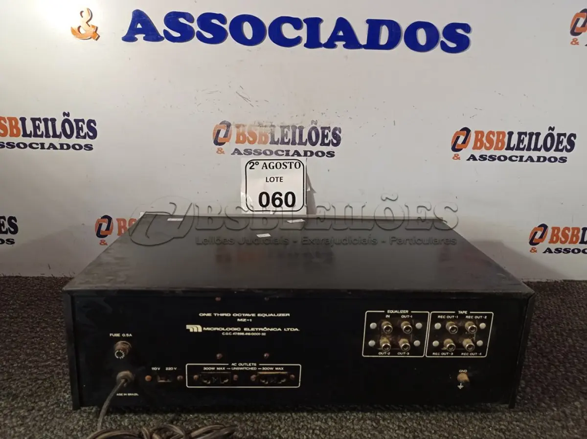 LOTE 060 - 01 EQUALIZADOR MICROLOGIC MX-1. (NO ESTADO) ATENÇÃO! FAZER A VISITAÇÃO ANTES DE ARREMATAR, NÃO SABEMOS SE FUNCIONA. LEILÃO NÃO TEM GARANTIA E NEM DEVOLUÇÃO, SUJEITO A POSSÍVEIS AVARIAS VISÍVEIS/OCULTAS E/OU AUSÊNCIA DE COMPONENTES.