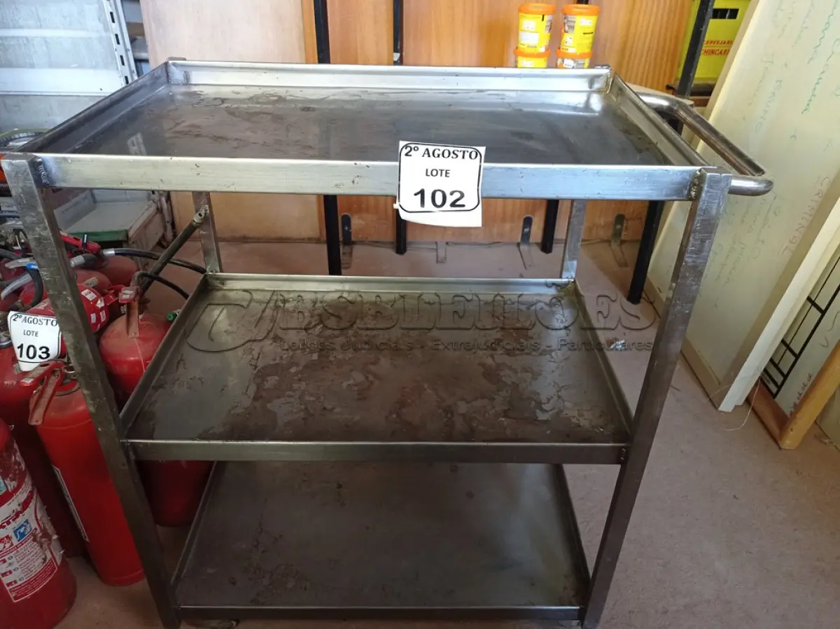 LOTE 102 - 01 CARRINHO COM 03 BANDEJAS EM INOX COM RODINHAS. (NO ESTADO) ATENÇÃO! FAZER A VISITAÇÃO ANTES DE ARREMATAR, NÃO SABEMOS SE FUNCIONA. LEILÃO NÃO TEM GARANTIA E NEM DEVOLUÇÃO, SUJEITO A POSSÍVEIS AVARIAS VISÍVEIS/OCULTAS E/OU AUSÊNCIA DE COMPONENTES.