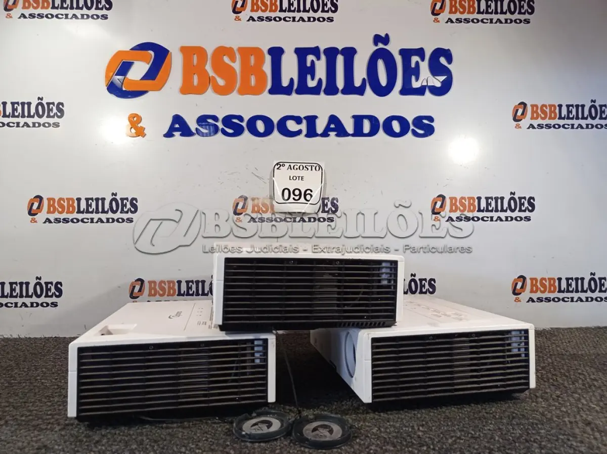 LOTE 096 - 03 PROJETORES MARCA OPTOMA PARA RETIRADA DE PEÇAS. (NO ESTADO) ATENÇÃO! FAZER A VISITAÇÃO ANTES DE ARREMATAR, NÃO SABEMOS SE FUNCIONA. LEILÃO NÃO TEM GARANTIA E NEM DEVOLUÇÃO, SUJEITO A POSSÍVEIS AVARIAS VISÍVEIS/OCULTAS E/OU AUSÊNCIA DE COMPONENTES.