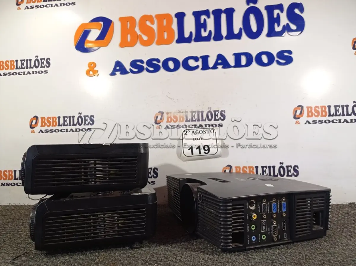 LOTE 119 - 03 PROJETORES MULTIMIDIA SENDO 02 LG E 01 OPTAMA PARA RETIRADA DE PEÇAS. (NO ESTADO) ATENÇÃO! FAZER A VISITAÇÃO ANTES DE ARREMATAR, NÃO SABEMOS SE FUNCIONA. LEILÃO NÃO TEM GARANTIA E NEM DEVOLUÇÃO, SUJEITO A POSSÍVEIS AVARIAS VISÍVEIS/OCULTAS E/OU AUSÊNCIA DE COMPONENTES.