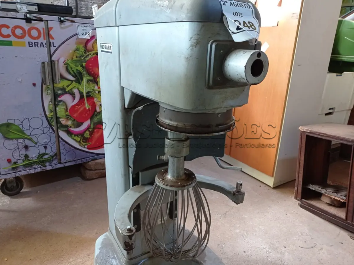 LOTE 248 - 01 BATEDEIRA INDUSTRIAL DE MASSAS MARCA HOBART. (NO ESTADO) ATENÇÃO! FAZER A VISITAÇÃO ANTES DE ARREMATAR, NÃO SABEMOS SE FUNCIONA. LEILÃO NÃO TEM GARANTIA E NEM DEVOLUÇÃO, SUJEITO A POSSÍVEIS AVARIAS VISÍVEIS/OCULTAS E/OU AUSÊNCIA DE COMPONENTES.