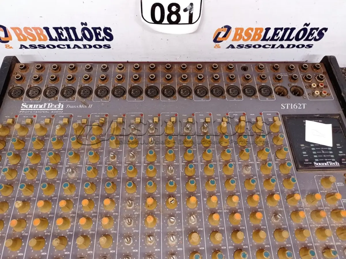 LOTE 081 - 01 MESA DE SOM MARCA SOUNDTECH 16 CANAIS MODELO STI62T. (NO ESTADO) ATENÇÃO! FAZER A VISITAÇÃO ANTES DE ARREMATAR, NÃO SABEMOS SE FUNCIONA. LEILÃO NÃO TEM GARANTIA E NEM DEVOLUÇÃO, SUJEITO A POSSÍVEIS AVARIAS VISÍVEIS/OCULTAS E/OU AUSÊNCIA DE COMPONENTES.
