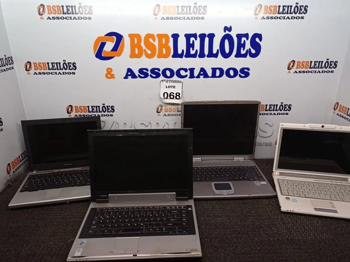 LOTE 068 - 04 NOTEBOOKS MARCAS E MODELOS DIVERSOS PARA RETIRADA DE PEÇAS. (NO ESTADO) ATENÇÃO! FAZER A VISITAÇÃO ANTES DE ARREMATAR, NÃO SABEMOS SE FUNCIONA. LEILÃO NÃO TEM GARANTIA E NEM DEVOLUÇÃO, SUJEITO A POSSÍVEIS AVARIAS VISÍVEIS/OCULTAS E/OU AUSÊNCIA DE COMPONENTES.