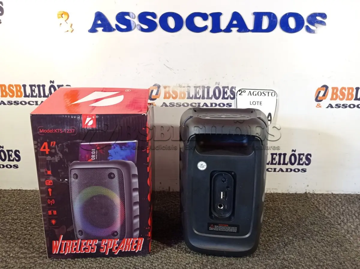 LOTE 020 -  01 CAIXA DE SOM BLUETOOTH 4”. (NO ESTADO) ATENÇÃO! FAZER A VISITAÇÃO ANTES DE ARREMATAR, NÃO SABEMOS SE FUNCIONA. LEILÃO NÃO TEM GARANTIA E NEM DEVOLUÇÃO, SUJEITO A POSSÍVEIS AVARIAS VISÍVEIS/OCULTAS E/OU AUSÊNCIA DE COMPONENTES.