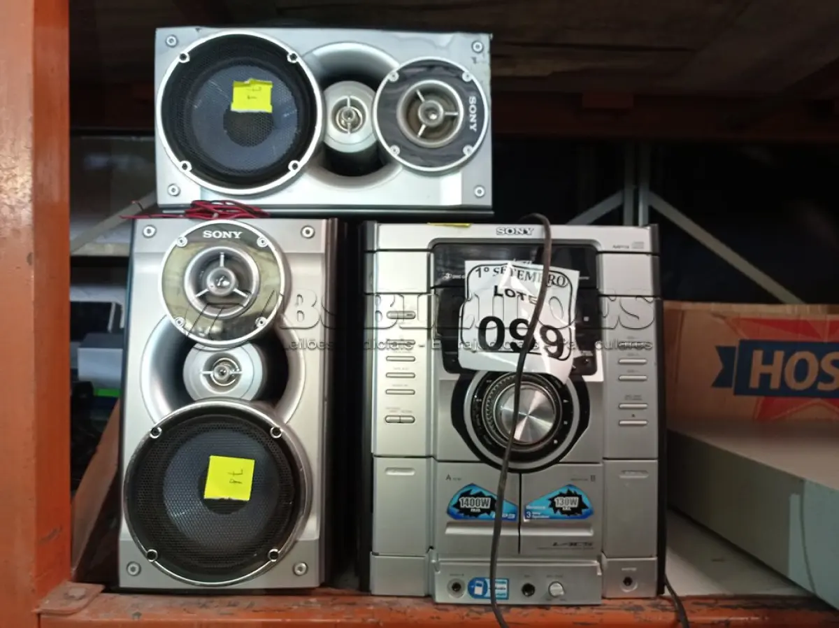 LOTE 099 - 02 APARELHOS DE SOM SENDO UM AIWA E A OUTRA SONY. (NO ESTADO) ATENÇÃO! FAZER A VISITAÇÃO ANTES DE ARREMATAR, NÃO SABEMOS SE FUNCIONA. LEILÃO NÃO TEM GARANTIA E NEM DEVOLUÇÃO, SUJEITO A POSSÍVEIS AVARIAS VISÍVEIS/OCULTAS E/OU AUSÊNCIA DE COMPONENTES.