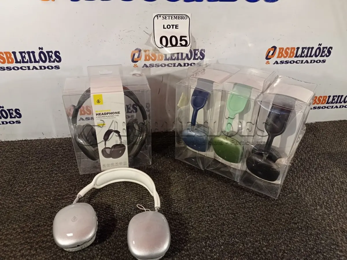 LOTE 005 - 05 HEADPHONES COM AVARIAS. (NO ESTADO) ATENÇÃO! FAZER A VISITAÇÃO ANTES DE ARREMATAR, NÃO SABEMOS SE FUNCIONA. LEILÃO NÃO TEM GARANTIA E NEM DEVOLUÇÃO, SUJEITO A POSSÍVEIS AVARIAS VISÍVEIS/OCULTAS E/OU AUSÊNCIA DE COMPONENTES.