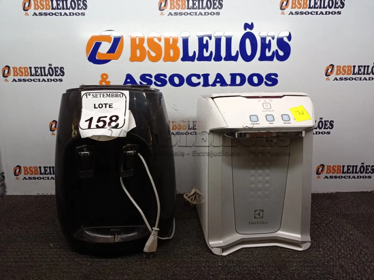 LOTE 158 - 01 PURIFICADOR DE ÁGUA MARCA ELECTROLUX E UM BEBEDOURO DE GARRAFÃO. (NO ESTADO) ATENÇÃO! FAZER A VISITAÇÃO ANTES DE ARREMATAR, NÃO SABEMOS SE FUNCIONA. LEILÃO NÃO TEM GARANTIA E NEM DEVOLUÇÃO, SUJEITO A POSSÍVEIS AVARIAS VISÍVEIS/OCULTAS E/OU AUSÊNCIA DE COMPONENTES.
