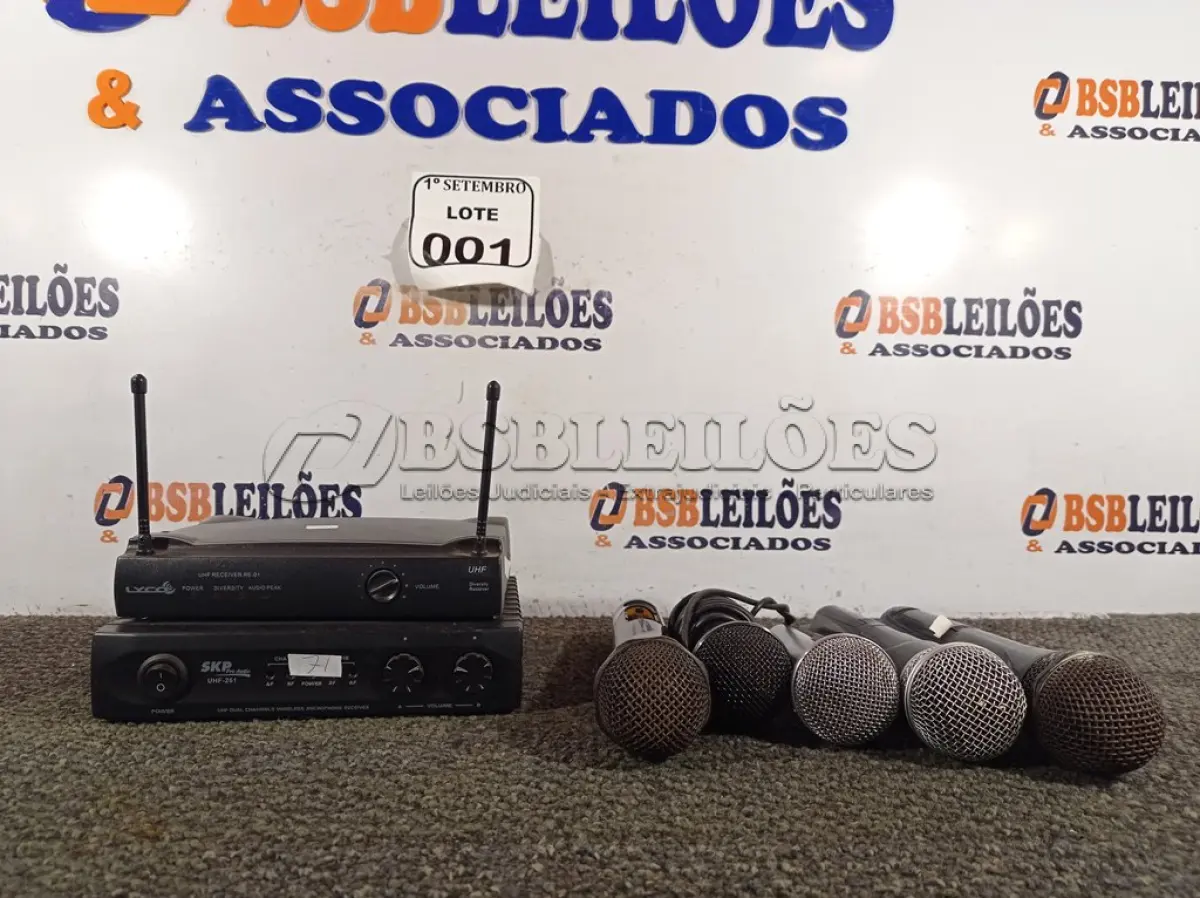 LOTE 001 - 05 MICROFONES DIVERSOS E02 TRANSMISSORES DIVERSOS. (NO ESTADO) ATENÇÃO! FAZER A VISITAÇÃO ANTES DE ARREMATAR, NÃO SABEMOS SE FUNCIONA. LEILÃO NÃO TEM GARANTIA E NEM DEVOLUÇÃO, SUJEITO A POSSÍVEIS AVARIAS VISÍVEIS/OCULTAS E/OU AUSÊNCIA DE COMPONENTES.