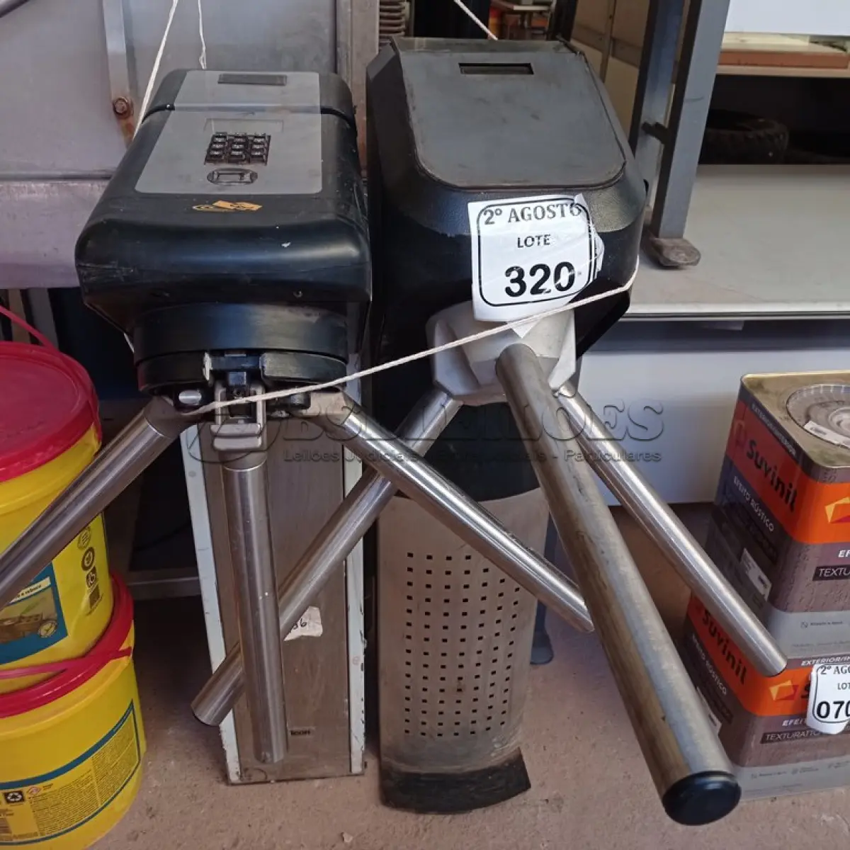 LOTE 320 - 02 CATRACAS MARCAS DIVERSAS E AVARIAS. (NO ESTADO) ATENÇÃO! FAZER A VISITAÇÃO ANTES DE ARREMATAR, NÃO SABEMOS SE FUNCIONA. LEILÃO NÃO TEM GARANTIA E NEM DEVOLUÇÃO, SUJEITO A POSSÍVEIS AVARIAS VISÍVEIS/OCULTAS E/OU AUSÊNCIA DE COMPONENTES.