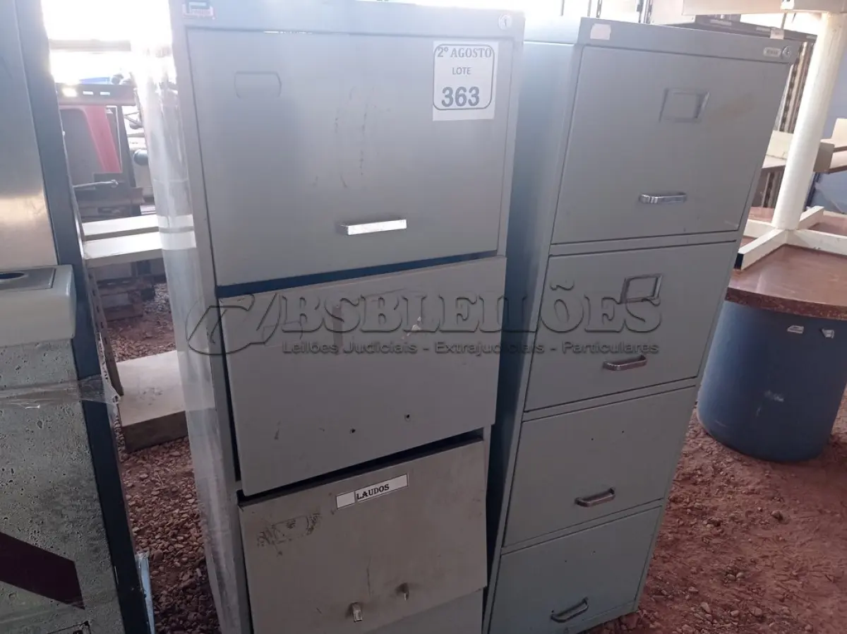 LOTE 363 - 02 ARQUIVOS EM AÇO 4 GAVETAS. (NO ESTADO) ATENÇÃO! FAZER A VISITAÇÃO ANTES DE ARREMATAR, NÃO SABEMOS SE FUNCIONA. LEILÃO NÃO TEM GARANTIA E NEM DEVOLUÇÃO, SUJEITO A POSSÍVEIS AVARIAS VISÍVEIS/OCULTAS E/OU AUSÊNCIA DE COMPONENTES.