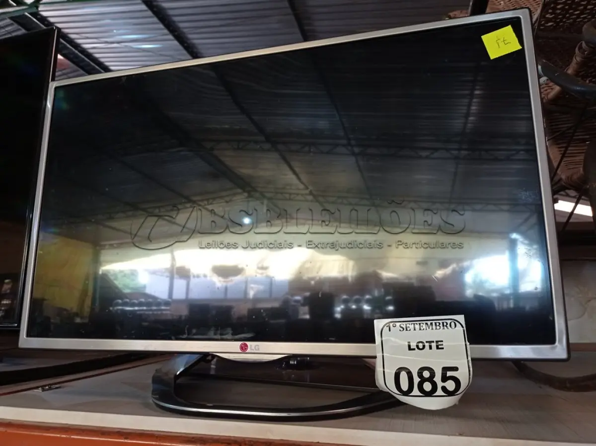 LOTE 085 - 02 TVS 32’’ POLEGADAS CADA SENDO UMA SAMSUMG E A OUTRA LG PARA RETIRADA DE PEÇAS. (NO ESTADO) ATENÇÃO! FAZER A VISITAÇÃO ANTES DE ARREMATAR, NÃO SABEMOS SE FUNCIONA. LEILÃO NÃO TEM GARANTIA E NEM DEVOLUÇÃO, SUJEITO A POSSÍVEIS AVARIAS VISÍVEIS/OCULTAS E/OU AUSÊNCIA DE COMPONENTES.