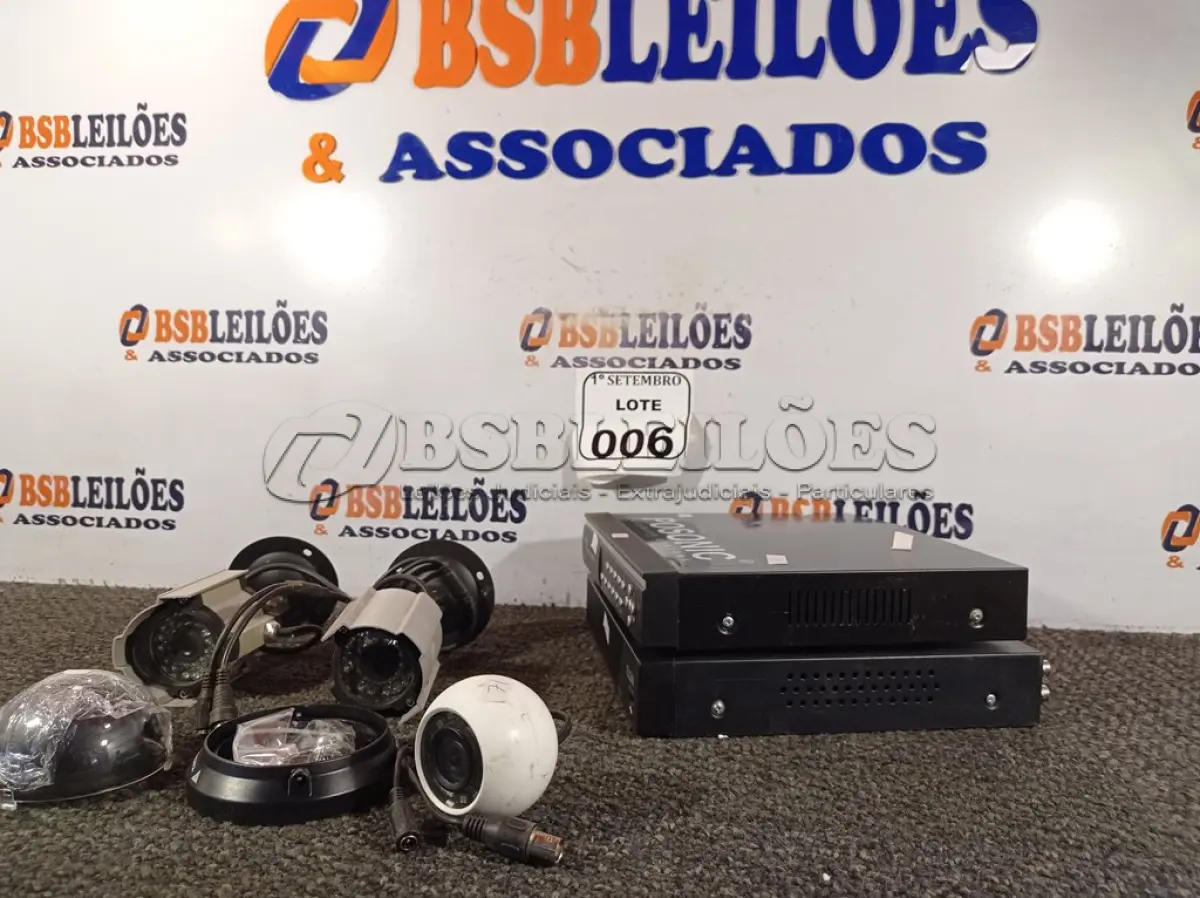LOTE 006 - 02 DVRS MARCAS E MODELOS DIVERSOS, 04 CÂMERAS DE SEGURANÇA DIVERSAS. (NO ESTADO) ATENÇÃO! FAZER A VISITAÇÃO ANTES DE ARREMATAR, NÃO SABEMOS SE FUNCIONA. LEILÃO NÃO TEM GARANTIA E NEM DEVOLUÇÃO, SUJEITO A POSSÍVEIS AVARIAS VISÍVEIS/OCULTAS E/OU AUSÊNCIA DE COMPONENTES.