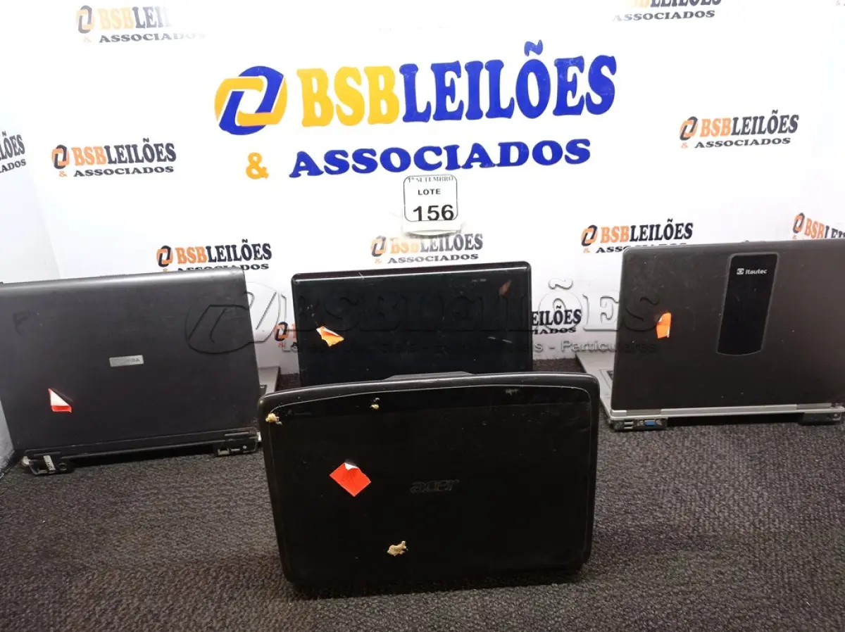 LOTE 156 - 04 NOTEBOOKS MARCAS E MODELOS DIVERSOS. (NO ESTADO) ATENÇÃO! FAZER A VISITAÇÃO ANTES DE ARREMATAR, NÃO SABEMOS SE FUNCIONA. LEILÃO NÃO TEM GARANTIA E NEM DEVOLUÇÃO, SUJEITO A POSSÍVEIS AVARIAS VISÍVEIS/OCULTAS E/OU AUSÊNCIA DE COMPONENTES.