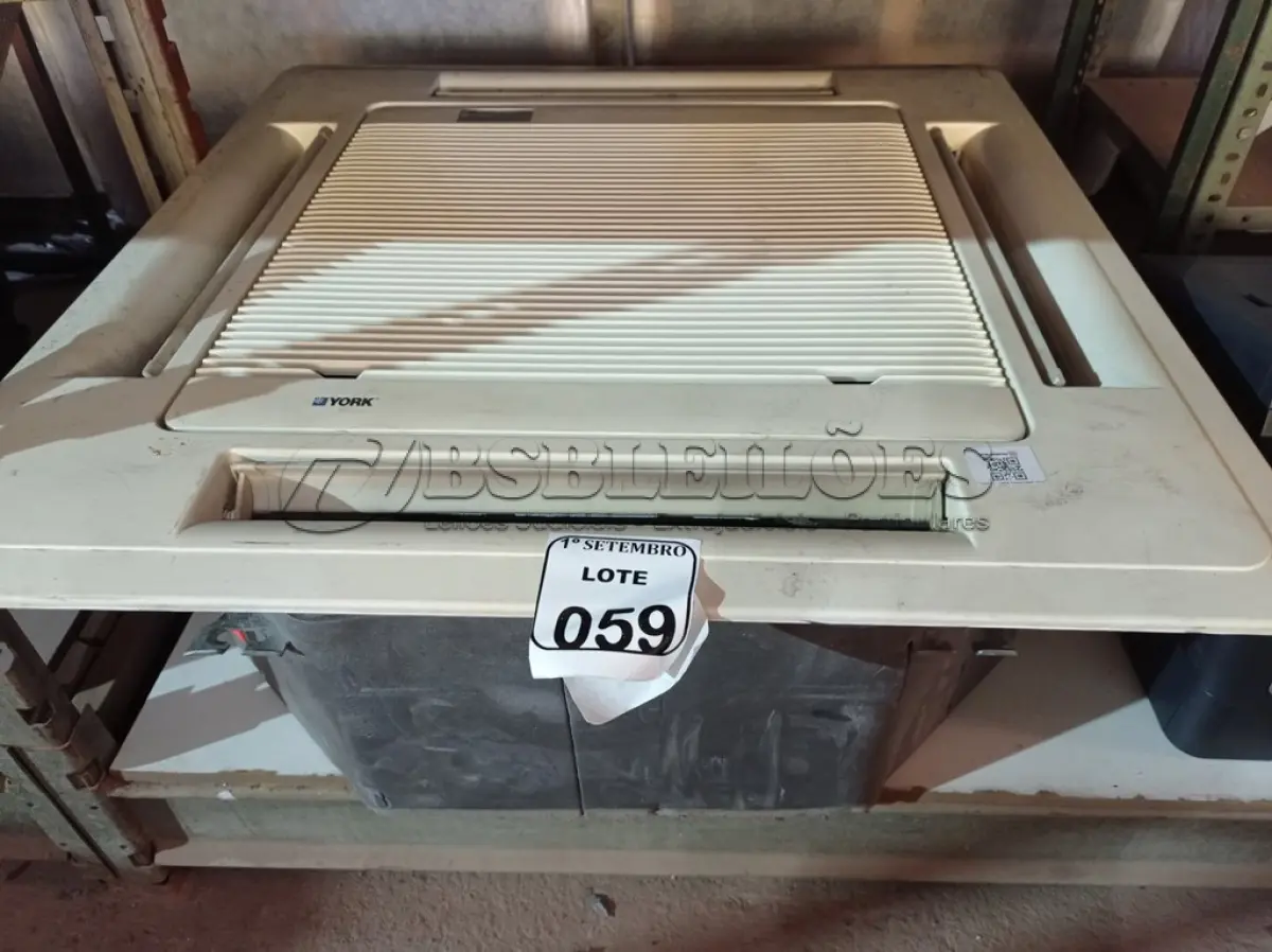LOTE 059 - 01 EVAPORADORA DE TETO K7 MARCA YORK. (NO ESTADO) ATENÇÃO! FAZER A VISITAÇÃO ANTES DE ARREMATAR, NÃO SABEMOS SE FUNCIONA. LEILÃO NÃO TEM GARANTIA E NEM DEVOLUÇÃO, SUJEITO A POSSÍVEIS AVARIAS VISÍVEIS/OCULTAS E/OU AUSÊNCIA DE COMPONENTES.