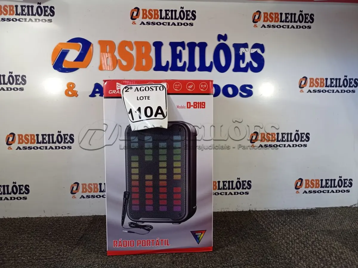 LOTE 110 - 01 RADIO PORTÁTIL RGB COM BLUETOOTH. (NO ESTADO) ATENÇÃO! FAZER A VISITAÇÃO ANTES DE ARREMATAR, NÃO SABEMOS SE FUNCIONA. LEILÃO NÃO TEM GARANTIA E NEM DEVOLUÇÃO, SUJEITO A POSSÍVEIS AVARIAS VISÍVEIS/OCULTAS E/OU AUSÊNCIA DE COMPONENTES.