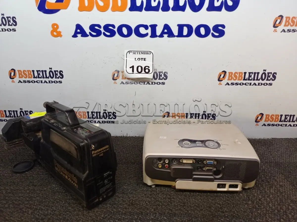 LOTE 106 - 01 FILMADORA MARCA PANASONIC E 01 PROJETOR MULTIMÍDIA MARCA CANON. (NO ESTADO) ATENÇÃO! FAZER A VISITAÇÃO ANTES DE ARREMATAR, NÃO SABEMOS SE FUNCIONA. LEILÃO NÃO TEM GARANTIA E NEM DEVOLUÇÃO, SUJEITO A POSSÍVEIS AVARIAS VISÍVEIS/OCULTAS E/OU AUSÊNCIA DE COMPONENTES.