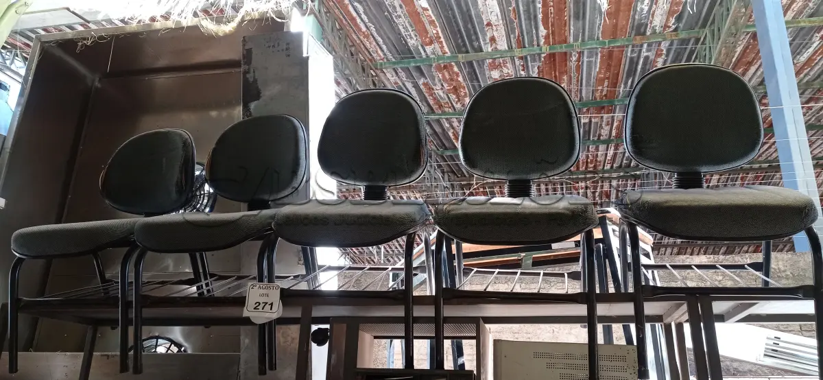 LOTE 271 - 05 CADEIRAS PARA ESCRITÓRIO. (NO ESTADO) ATENÇÃO! FAZER A VISITAÇÃO ANTES DE ARREMATAR, NÃO SABEMOS SE FUNCIONA. LEILÃO NÃO TEM GARANTIA E NEM DEVOLUÇÃO, SUJEITO A POSSÍVEIS AVARIAS VISÍVEIS/OCULTAS E/OU AUSÊNCIA DE COMPONENTES.
