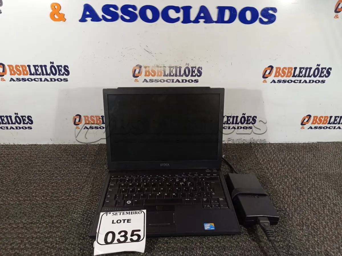 LOTE 035 - 01 NOTEBOOK MARCA DELL COM FONTE. (NO ESTADO) ATENÇÃO! FAZER A VISITAÇÃO ANTES DE ARREMATAR, NÃO SABEMOS SE FUNCIONA. LEILÃO NÃO TEM GARANTIA E NEM DEVOLUÇÃO, SUJEITO A POSSÍVEIS AVARIAS VISÍVEIS/OCULTAS E/OU AUSÊNCIA DE COMPONENTES.