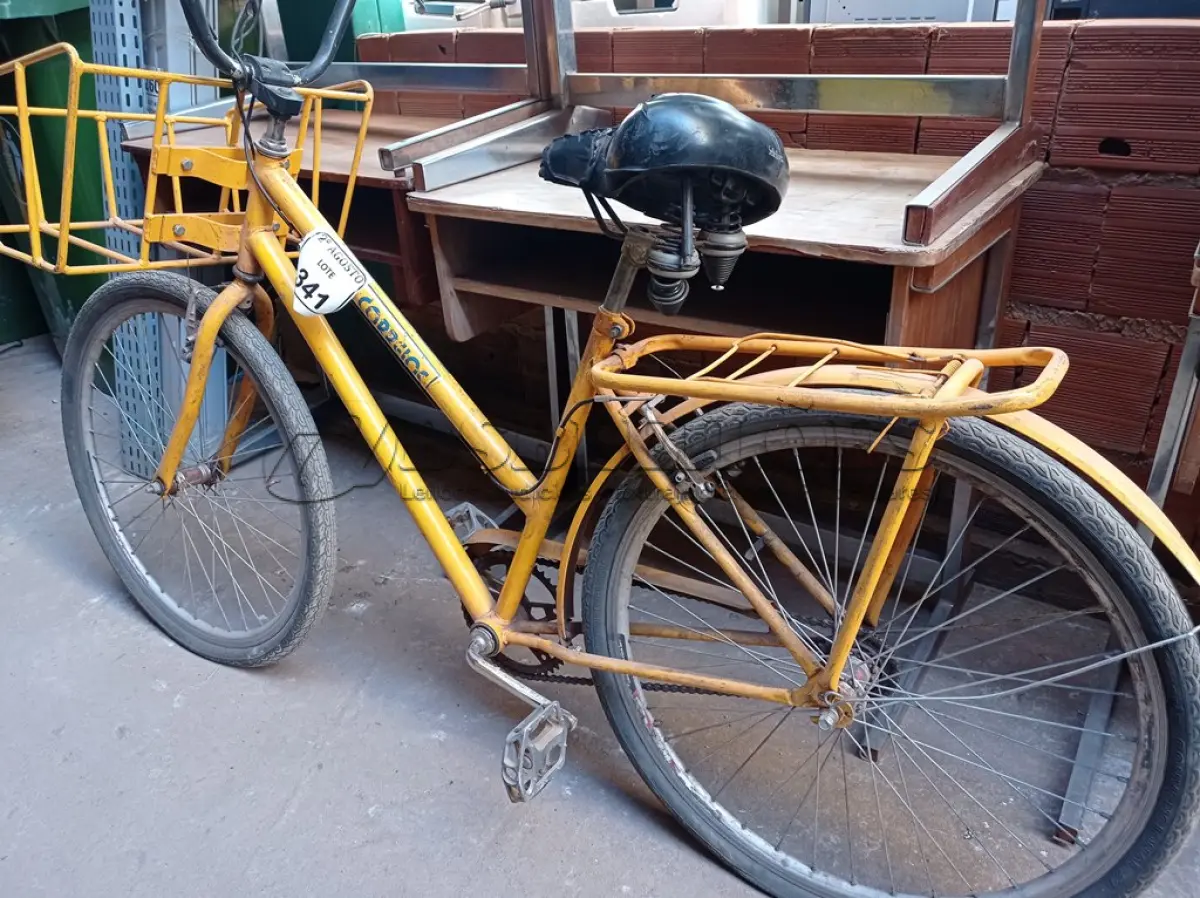 LOTE 341 - 01 BICICLETA ARO 26 CARGUEIRA NA COR AMARELA.  (NO ESTADO) ATENÇÃO! FAZER A VISITAÇÃO ANTES DE ARREMATAR, NÃO SABEMOS SE FUNCIONA. LEILÃO NÃO TEM GARANTIA E NEM DEVOLUÇÃO, SUJEITO A POSSÍVEIS AVARIAS VISÍVEIS/OCULTAS E/OU AUSÊNCIA DE COMPONENTES.