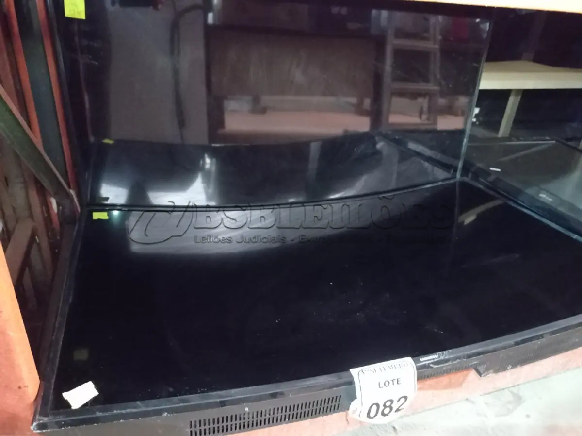 LOTE 082 - 02 TVS SENDO UMA SAMSUMG 48” POLEGADAS 220V E A OUTRA MARCA LG 47” POLEGADAS 220V PARA A RETIRADA DE PEÇAS. (NO ESTADO) ATENÇÃO! FAZER A VISITAÇÃO ANTES DE ARREMATAR, NÃO SABEMOS SE FUNCIONA. LEILÃO NÃO TEM GARANTIA E NEM DEVOLUÇÃO, SUJEITO A POSSÍVEIS AVARIAS VISÍVEIS/OCULTAS E/OU AUSÊNCIA DE COMPONENTES.