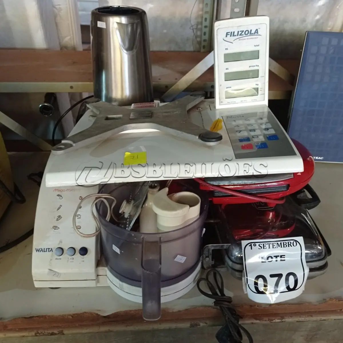 LOTE 070 - 01 LOTE COM DIVERSOS APARELHOS DOMÉSTICOS MARCAS E MODELOS DIVERSOS, 01 BALANÇA FILIZOLA COM AVARIAS. (NO ESTADO) ATENÇÃO! FAZER A VISITAÇÃO ANTES DE ARREMATAR, NÃO SABEMOS SE FUNCIONA. LEILÃO NÃO TEM GARANTIA E NEM DEVOLUÇÃO, SUJEITO A POSSÍVEIS AVARIAS VISÍVEIS/OCULTAS E/OU AUSÊNCIA DE COMPONENTES.