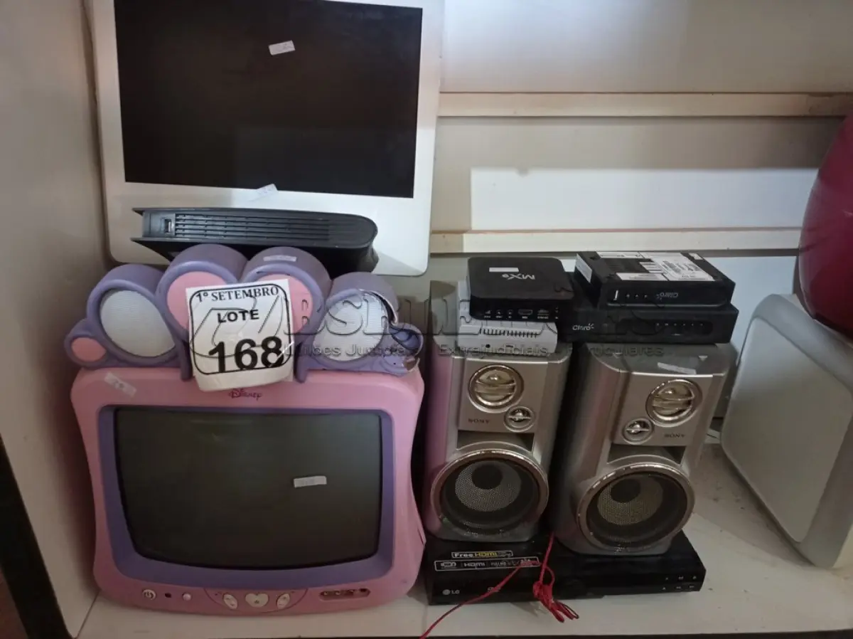 LOTE 168 - 01 TV DE TUBO, 02 CAIXAS DE SOM, 01 MONITOR IMAC E DIVERSOS ELETRÔNICOS PARA A RETIRADA DE PEÇAS. (NO ESTADO) ATENÇÃO! FAZER A VISITAÇÃO ANTES DE ARREMATAR, NÃO SABEMOS SE FUNCIONA. LEILÃO NÃO TEM GARANTIA E NEM DEVOLUÇÃO, SUJEITO A POSSÍVEIS AVARIAS VISÍVEIS/OCULTAS E/OU AUSÊNCIA DE COMPONENTES.