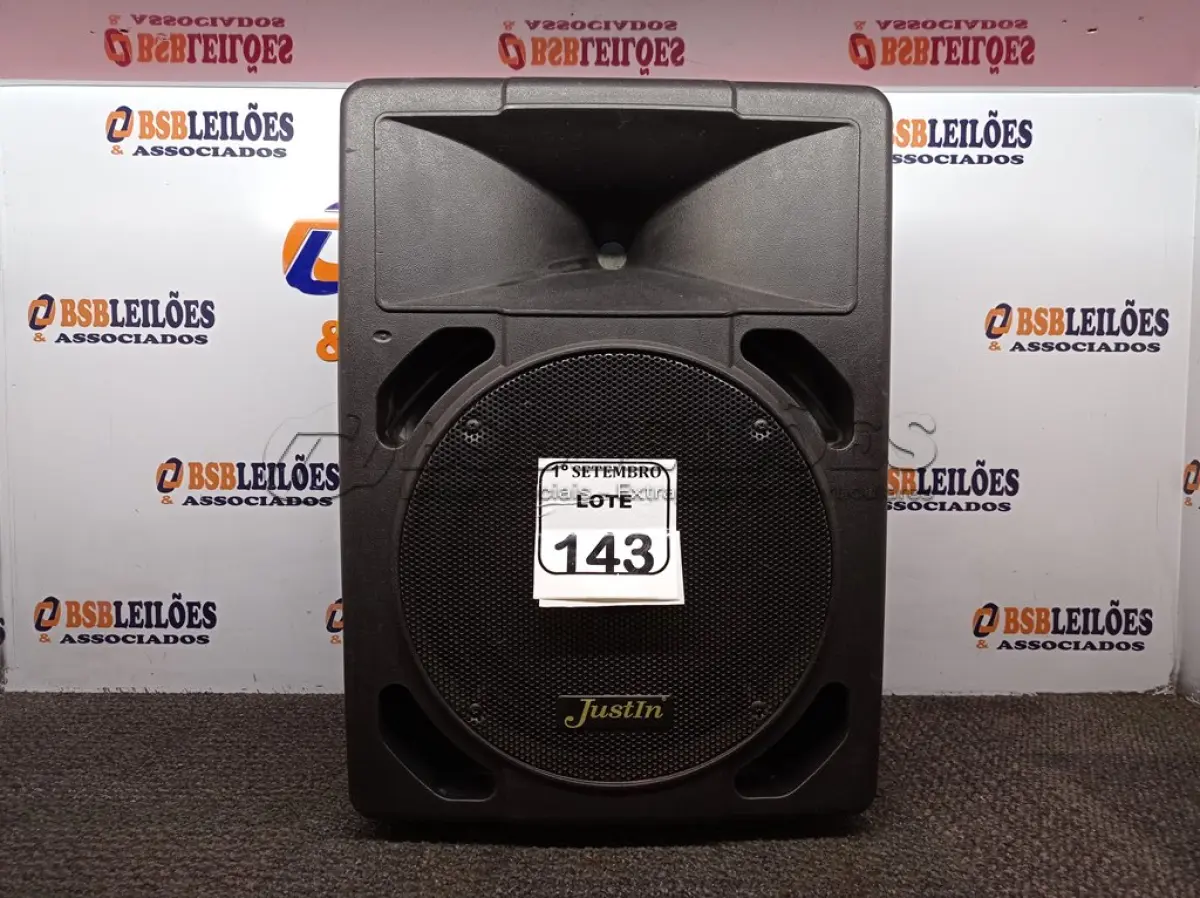 LOTE 143 - 01 CAIXA DE SOM MARCA JUSTIN. (NO ESTADO) ATENÇÃO! FAZER A VISITAÇÃO ANTES DE ARREMATAR, NÃO SABEMOS SE FUNCIONA. LEILÃO NÃO TEM GARANTIA E NEM DEVOLUÇÃO, SUJEITO A POSSÍVEIS AVARIAS VISÍVEIS/OCULTAS E/OU AUSÊNCIA DE COMPONENTES.