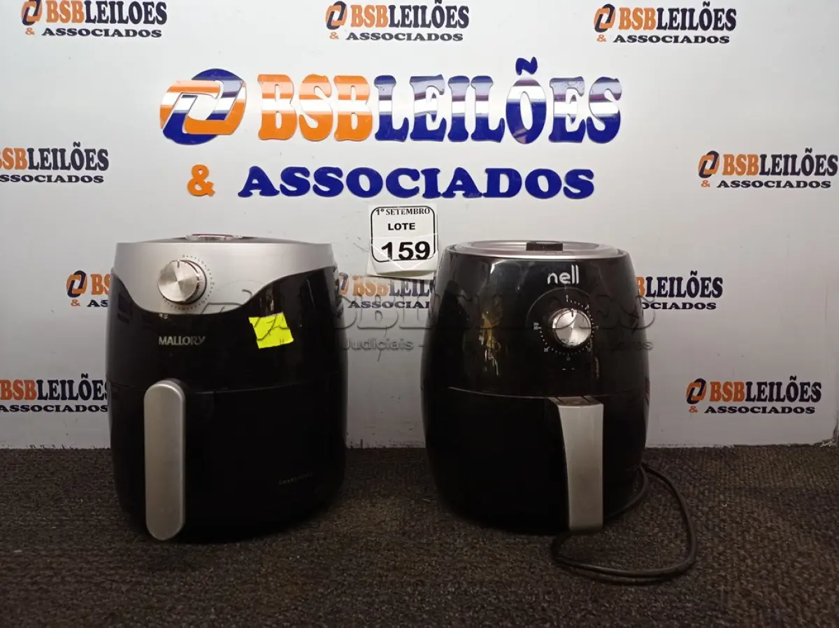 LOTE 159 - 02 AIR FRYES SENDO UMA DA MARCA MALLORY 220V E A OUTRA NELL 127V COM AVARIAS. (NO ESTADO) ATENÇÃO! FAZER A VISITAÇÃO ANTES DE ARREMATAR, NÃO SABEMOS SE FUNCIONA. LEILÃO NÃO TEM GARANTIA E NEM DEVOLUÇÃO, SUJEITO A POSSÍVEIS AVARIAS VISÍVEIS/OCULTAS E/OU AUSÊNCIA DE COMPONENTES.