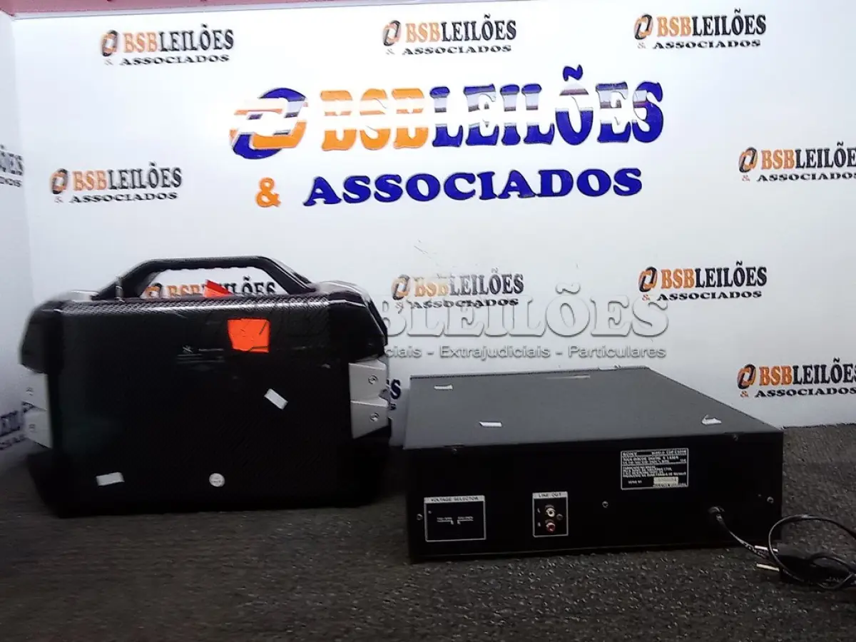 LOTE 053 - 01 TOCA CDS MARCA SONY 220V E 01 CAIXA DE SOM PORTÁTIL LENDEX. (NO ESTADO) ATENÇÃO! FAZER A VISITAÇÃO ANTES DE ARREMATAR, NÃO SABEMOS SE FUNCIONA. LEILÃO NÃO TEM GARANTIA E NEM DEVOLUÇÃO, SUJEITO A POSSÍVEIS AVARIAS VISÍVEIS/OCULTAS E/OU AUSÊNCIA DE COMPONENTES.