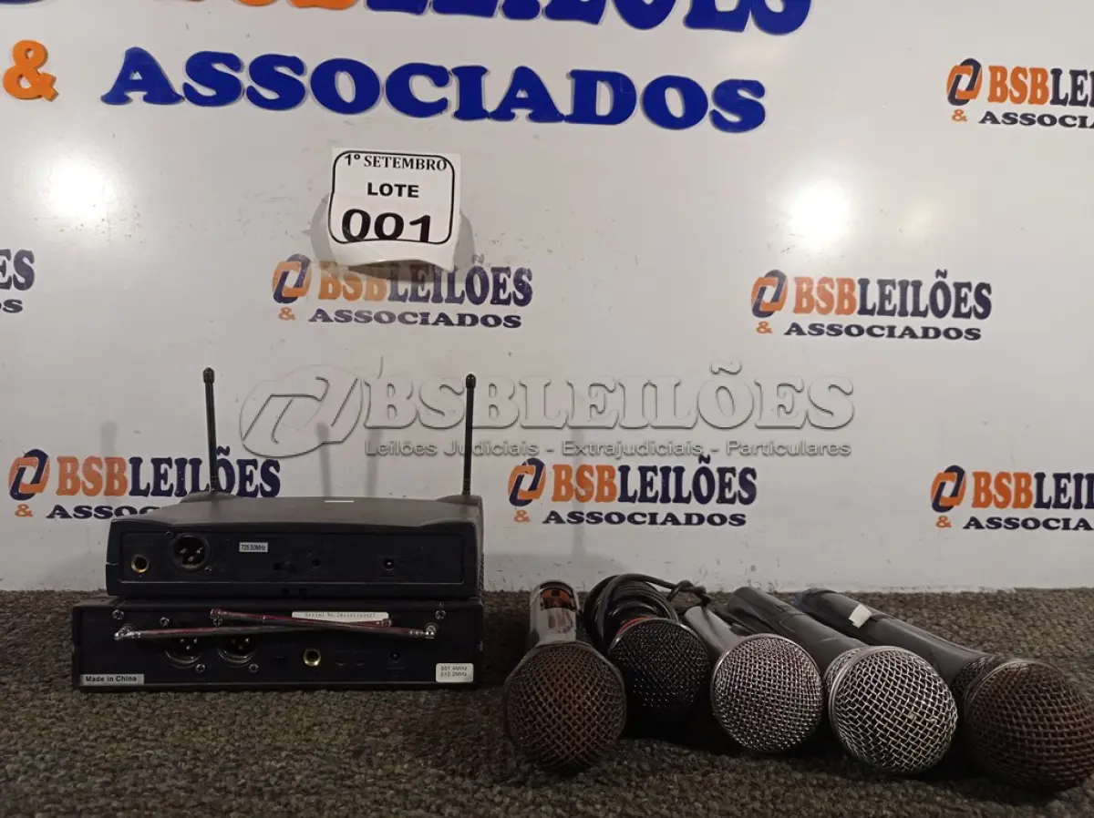 LOTE 001 - 05 MICROFONES DIVERSOS E02 TRANSMISSORES DIVERSOS. (NO ESTADO) ATENÇÃO! FAZER A VISITAÇÃO ANTES DE ARREMATAR, NÃO SABEMOS SE FUNCIONA. LEILÃO NÃO TEM GARANTIA E NEM DEVOLUÇÃO, SUJEITO A POSSÍVEIS AVARIAS VISÍVEIS/OCULTAS E/OU AUSÊNCIA DE COMPONENTES.