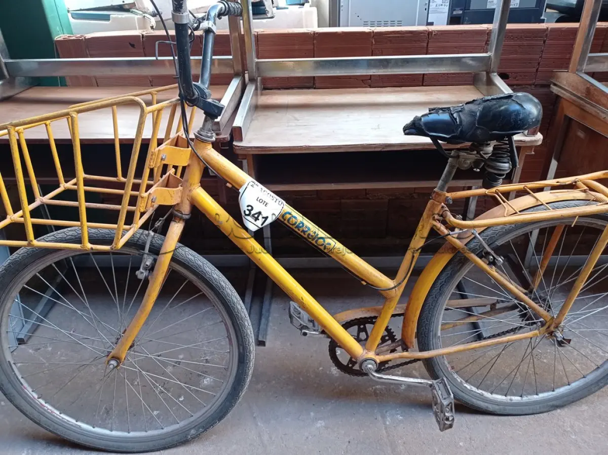 LOTE 341 - 01 BICICLETA ARO 26 CARGUEIRA NA COR AMARELA.  (NO ESTADO) ATENÇÃO! FAZER A VISITAÇÃO ANTES DE ARREMATAR, NÃO SABEMOS SE FUNCIONA. LEILÃO NÃO TEM GARANTIA E NEM DEVOLUÇÃO, SUJEITO A POSSÍVEIS AVARIAS VISÍVEIS/OCULTAS E/OU AUSÊNCIA DE COMPONENTES.