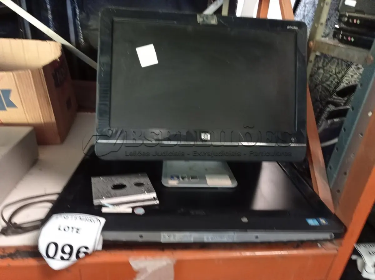 LOTE 096 - 04 COMPUTADORES ALL IN ONE PARA A RETIRADA DE PEÇAS. (NO ESTADO) ATENÇÃO! FAZER A VISITAÇÃO ANTES DE ARREMATAR, NÃO SABEMOS SE FUNCIONA. LEILÃO NÃO TEM GARANTIA E NEM DEVOLUÇÃO, SUJEITO A POSSÍVEIS AVARIAS VISÍVEIS/OCULTAS E/OU AUSÊNCIA DE COMPONENTES.