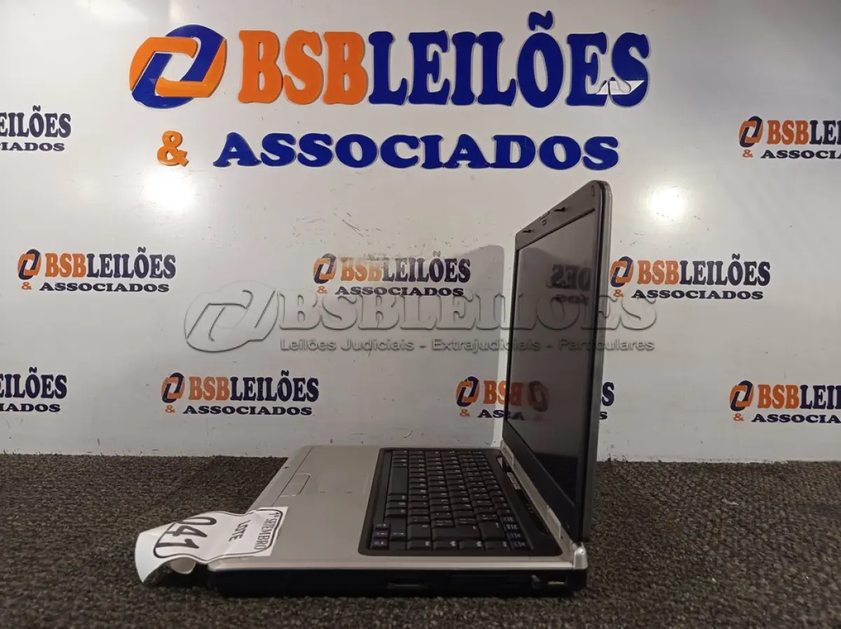 LOTE 041 - 01 NOTEBOOK MARCA AMAZON SEM FONTE. (NO ESTADO) ATENÇÃO! FAZER A VISITAÇÃO ANTES DE ARREMATAR, NÃO SABEMOS SE FUNCIONA. LEILÃO NÃO TEM GARANTIA E NEM DEVOLUÇÃO, SUJEITO A POSSÍVEIS AVARIAS VISÍVEIS/OCULTAS E/OU AUSÊNCIA DE COMPONENTES.