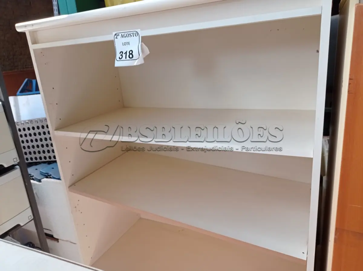LOTE 318 - 01 ARMÁRIO PARA ESCRITÓRIO COM 03 COMPARTIMENTOS. (NO ESTADO) ATENÇÃO! FAZER A VISITAÇÃO ANTES DE ARREMATAR, NÃO SABEMOS SE FUNCIONA. LEILÃO NÃO TEM GARANTIA E NEM DEVOLUÇÃO, SUJEITO A POSSÍVEIS AVARIAS VISÍVEIS/OCULTAS E/OU AUSÊNCIA DE COMPONENTES.