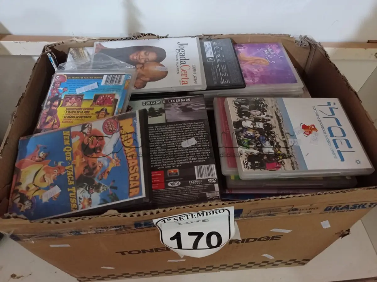 LOTE 170 - 01 LOTE COM DIVERSOS DVDS. (NO ESTADO) ATENÇÃO! FAZER A VISITAÇÃO ANTES DE ARREMATAR, NÃO SABEMOS SE FUNCIONA. LEILÃO NÃO TEM GARANTIA E NEM DEVOLUÇÃO, SUJEITO A POSSÍVEIS AVARIAS VISÍVEIS/OCULTAS E/OU AUSÊNCIA DE COMPONENTES.