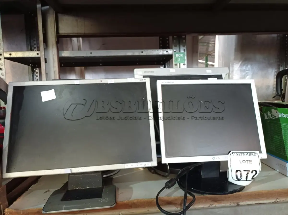 LOTE 072 - 06 MONITORES LCD MARCAS E MODELOS DIVERSOS PARA A RETIRADA DE PEÇAS. (NO ESTADO) ATENÇÃO! FAZER A VISITAÇÃO ANTES DE ARREMATAR, NÃO SABEMOS SE FUNCIONA. LEILÃO NÃO TEM GARANTIA E NEM DEVOLUÇÃO, SUJEITO A POSSÍVEIS AVARIAS VISÍVEIS/OCULTAS E/OU AUSÊNCIA DE COMPONENTES.